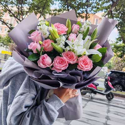 平顶山11朵戴安娜粉玫瑰百合，与你一起追逐梦想