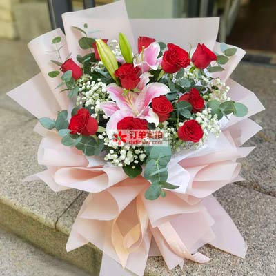 平顶山11朵红玫瑰百合，全世界里只有一个你